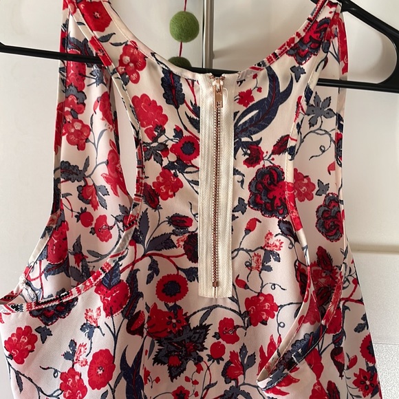 Red and blue sleeveless blouse - Picture 2 of 5